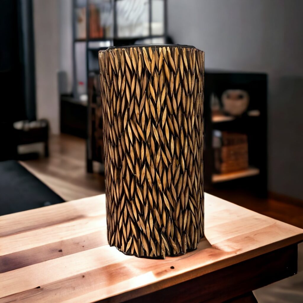 UNIEK HOUTEN DESIGNVAAS TILIA - EEN STIJLVOLLE COMBINATIE VAN MAT ZWART GLAS EN HOUT