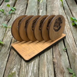 EXCLUSIEVE HANDGEMAAKTE EIKENHOUTEN ONDERZETTERSET ROUND LASERCUT - LUXE TAFELDECORATIE VAN CARA-CARA - SET VAN 6